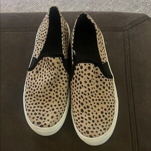 Stylish Tan and Black Women's Shoes, Universal Thread slip ons, size 8 1/2 Women